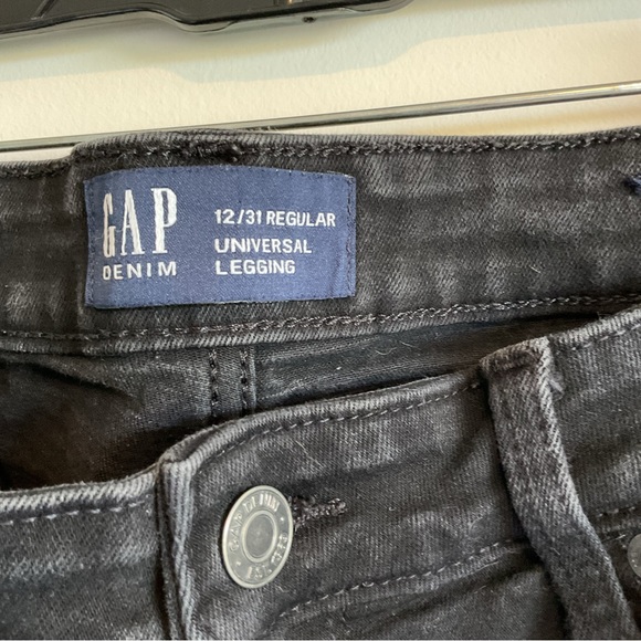 GAP Denim Size 12/31 Regular Universal Legging Jeans. Wash Style Grayish Black. - Picture 4 of 4